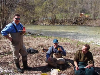  Divertiti a pescare con gli amici 